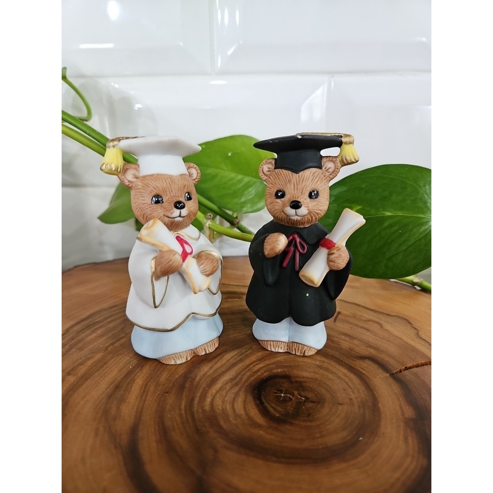 Homco‎ Homr Interiors Set If 2 Graduation Bears Figurines. Approx 3" tall.